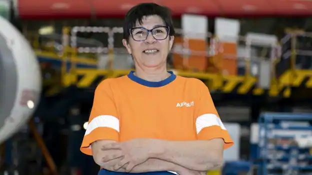 Almudena Martínez Álvarez fait partie d'Airbus après avoir étudié l'assemblage de structures aéronautiques et l'électricité