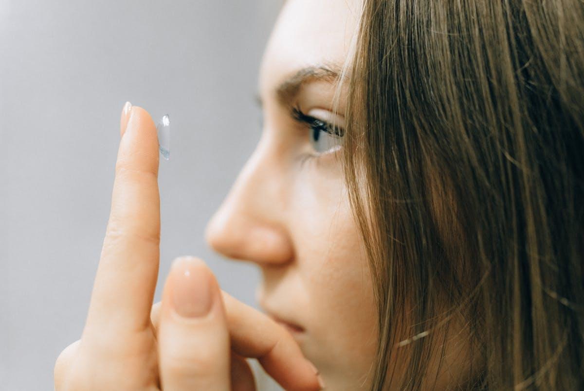 Lentilles de contact à l'école, les erreurs à ne pas commettre pour y voir clair article
