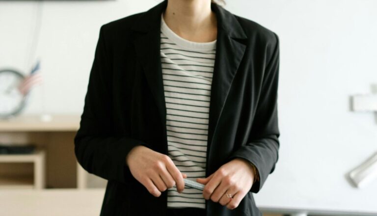 Le commissaire à la maturité défend la protestation de la «scène des ailes» à l'oral