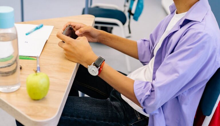 Plus de 3 Italiens sur 4 sont favorables à l'interdiction du smartphone en classe