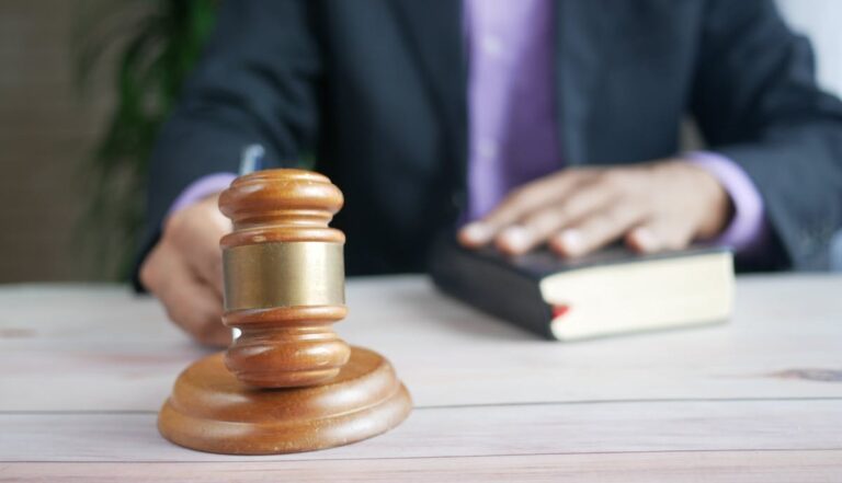 Selon le goudron, trois notes sont suffisantes pour dire au revoir au voyage scolaire