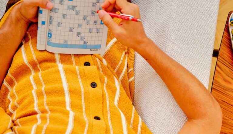 Un employé d'école licencié pour avoir fait trop de mots croisés