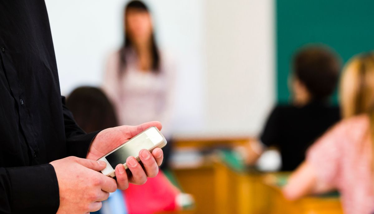 Quiconque utilise le téléphone à l'école doit payer une amende de 25 euros