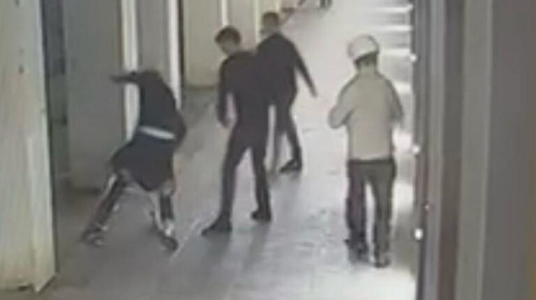 blessures permanentes et cinq arrestations