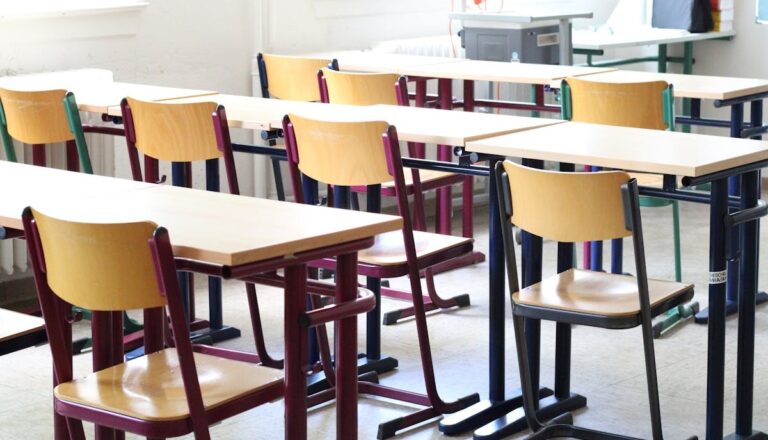 Comment fonctionne la prime des écoles privées et qui peut y accéder