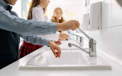 Salles de bains cassées et école fermée, mais à côté il y a la nouvelle école : les mères l'occupent