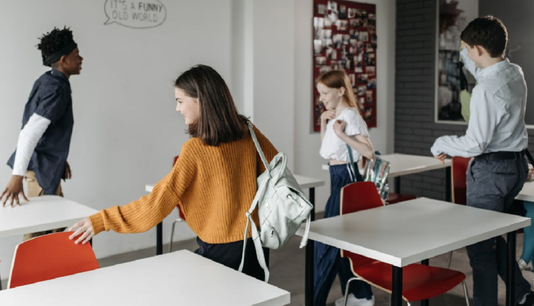 Mineurs à l'école, qui peut les récupérer ? Comment ça marche