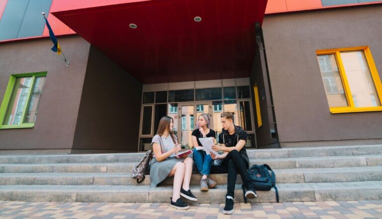 Prime de voyage scolaire 2026 : conditions, modalités, délai