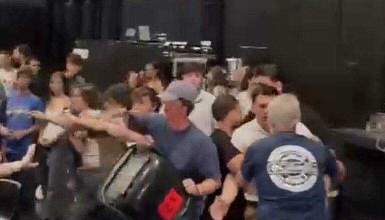 Consulter les étudiants Rome, chaos en plénière : que s'est-il passé