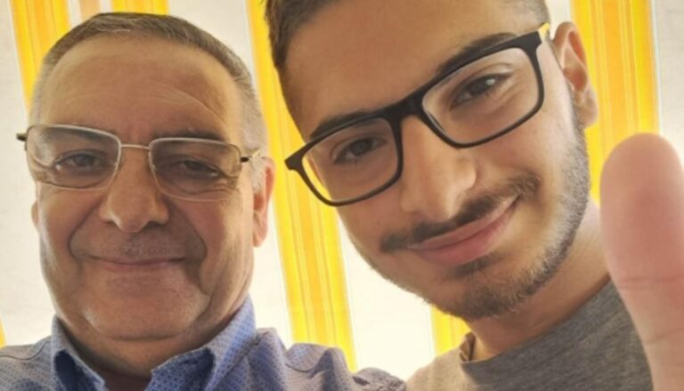 Père et fils passent ensemble l'examen du lycée