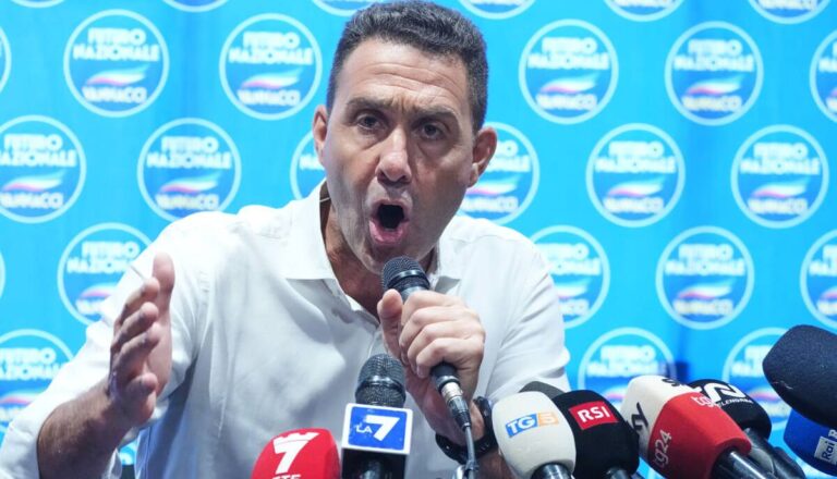 Vannacci contre les vacances d'été : « Les étudiants au travail, trois mois, c'est trop long »