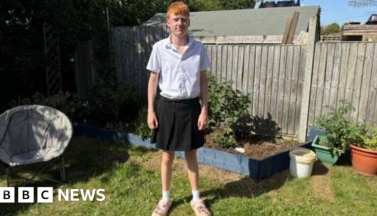 Il fait chaud à l'école, les shorts sont interdits : les élèves portent des jupes