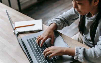 L'IA à l'école, de meilleures notes aux devoirs mais un effondrement aux examens : les données
