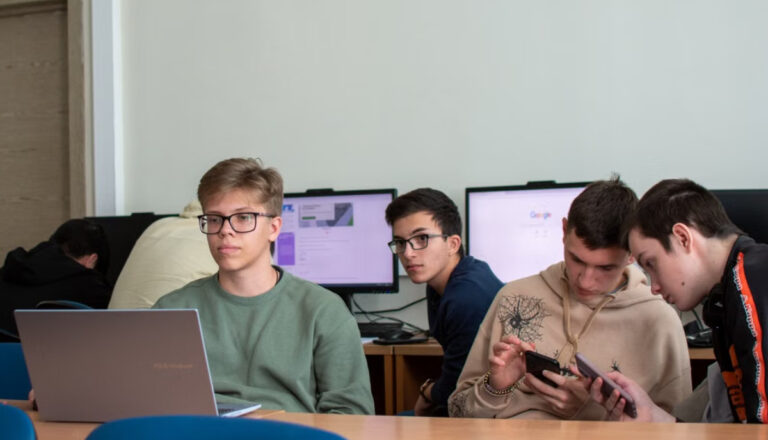 L'intelligence artificielle, 94% des étudiants l'utilisent et se confient aux chatbots