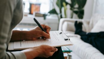 Soutien psychologique gratuit pour les étudiants : Valditara explique ListenMI