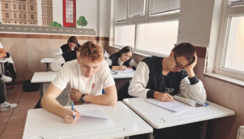 Devoirs du soir sur le registre et les chèques, Valditara annonce une nouvelle circulaire