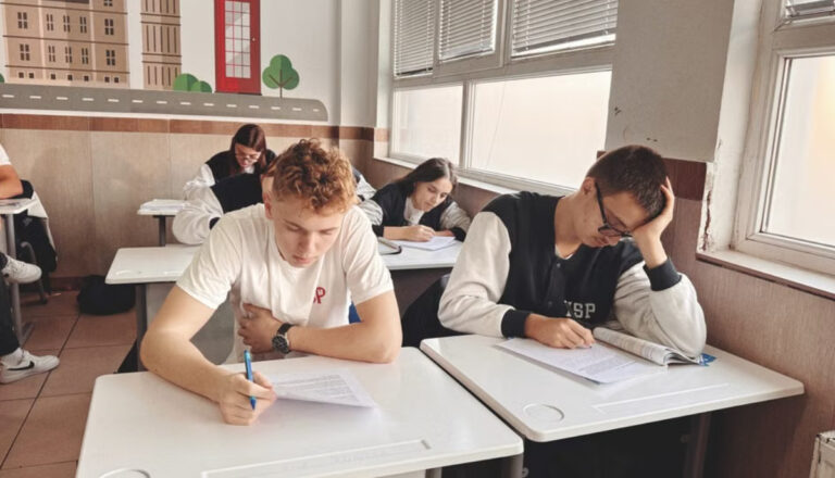 Devoirs du soir sur le registre et les chèques, Valditara annonce une nouvelle circulaire