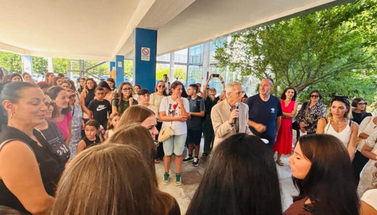 Lecce : le premier jour d'école est une… Fête de bienvenue (et il y a aussi Skuola.net)