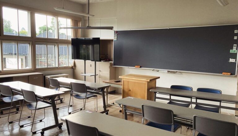 Infiltration de photographies d'élèves à l'école : note disciplinaire confirmée