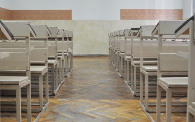 Décret scolaire 2026 : plafond de 30 %, burqa et cours d'italien