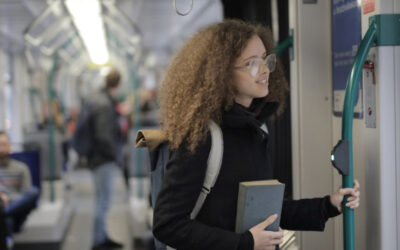Où aller à l'école coûte moins cher en bus, métro et train