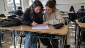 Notes pour les examens finaux : sur TikTok, elles deviennent des votes pour leurs camarades de classe