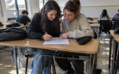Notes pour les examens finaux : sur TikTok, elles deviennent des votes pour leurs camarades de classe