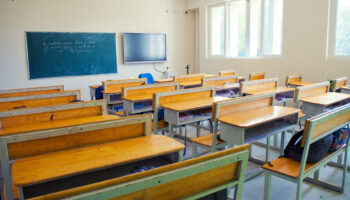 IIS Via Copernico, pierres lancées sur un enseignant après l'avertissement de fumer