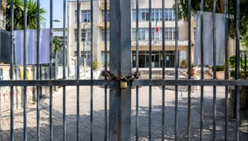 Lycées occupés à Naples: il y en a cinq, cours suspendus