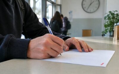Les adultes en retard à l'école doivent rédiger une dissertation : le rapport