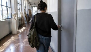 Les élèves se droguent dans les toilettes, l'école interdit l'entrée