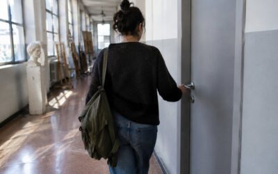Les élèves se droguent dans les toilettes, l'école interdit l'entrée