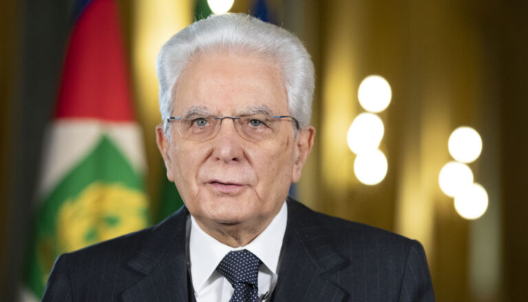 Mattarella: trop de fêtes nationales, alarme pour les écoles
